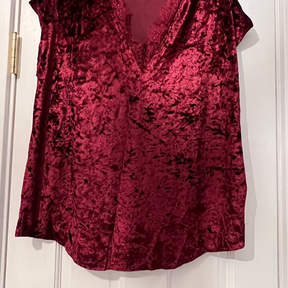 Cap sleeve lace eyelet burgundy top